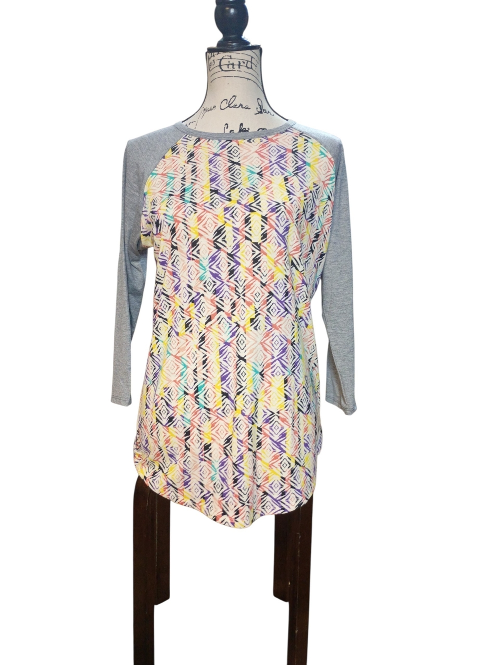 #1287 LuLaRoe Gray Sleeve Multicolor Aztec Print Raglan Shirt